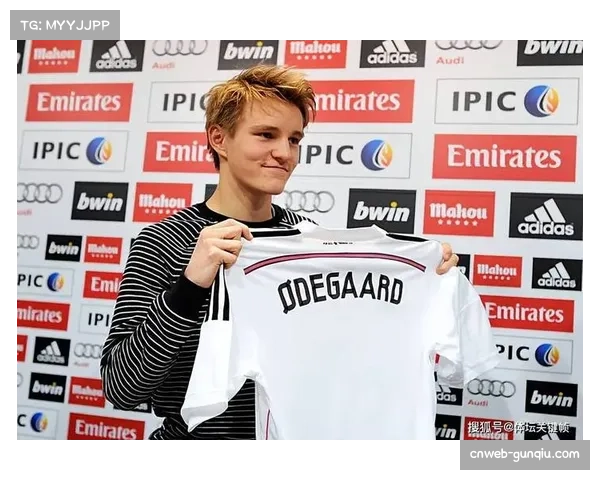 阿森纳全队抵达慕尼黑,厄德高领衔备战与拜仁次回合较量